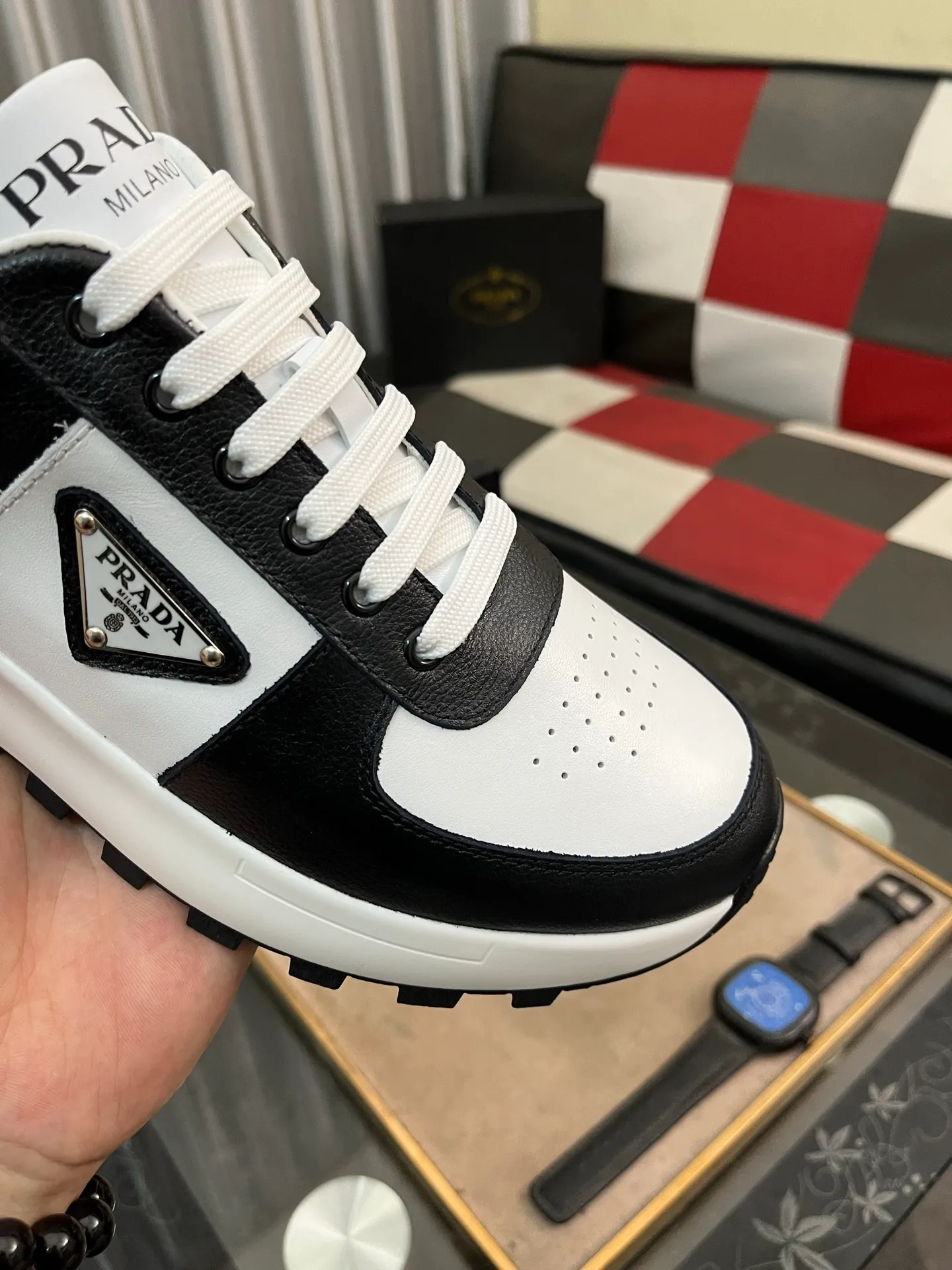 Men's shoes 💰440⌚️⌚️ PRADA [Prada] popular men's shoes, casual shoes and sports shoes! High-end quality 🍀 The upper is made of imported original cowhide 💥 cowhide lining; the original molded outsole. The style is correct and elegant, comfortable and versatile💪 Three quality guarantees. Size: 38-44, 3️⃣colors available.
